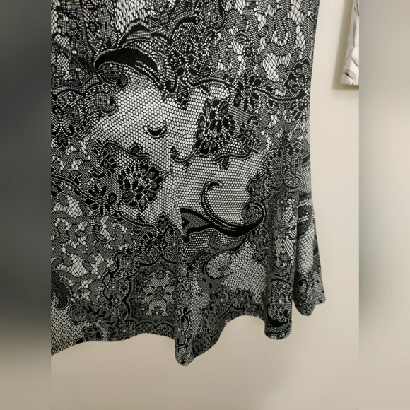 Elegant Black and Gray Lace Print Skirt - Picture 4 of 4